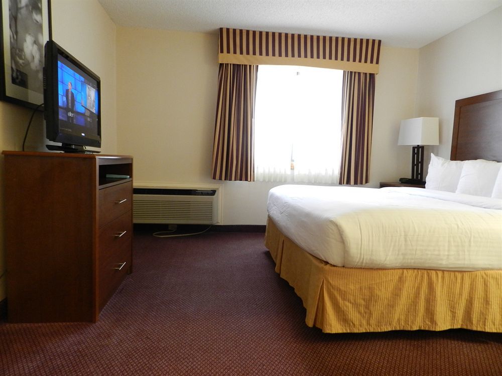 Ashmore Inn And Suites Lubbock Exterior photo