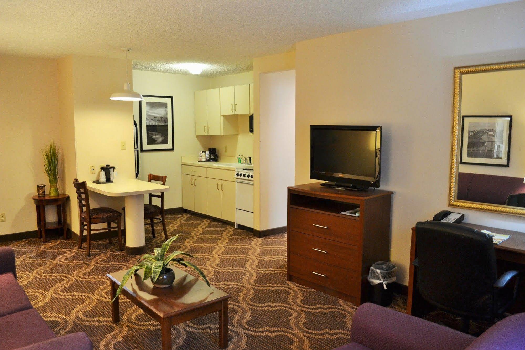 Ashmore Inn And Suites Lubbock Exterior photo