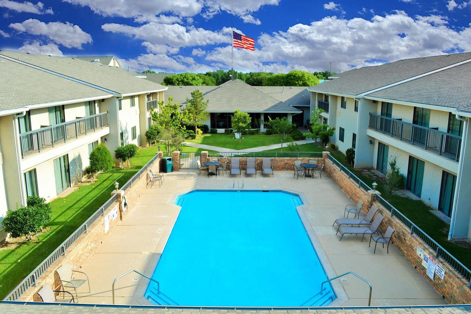 Ashmore Inn And Suites Lubbock Exterior photo