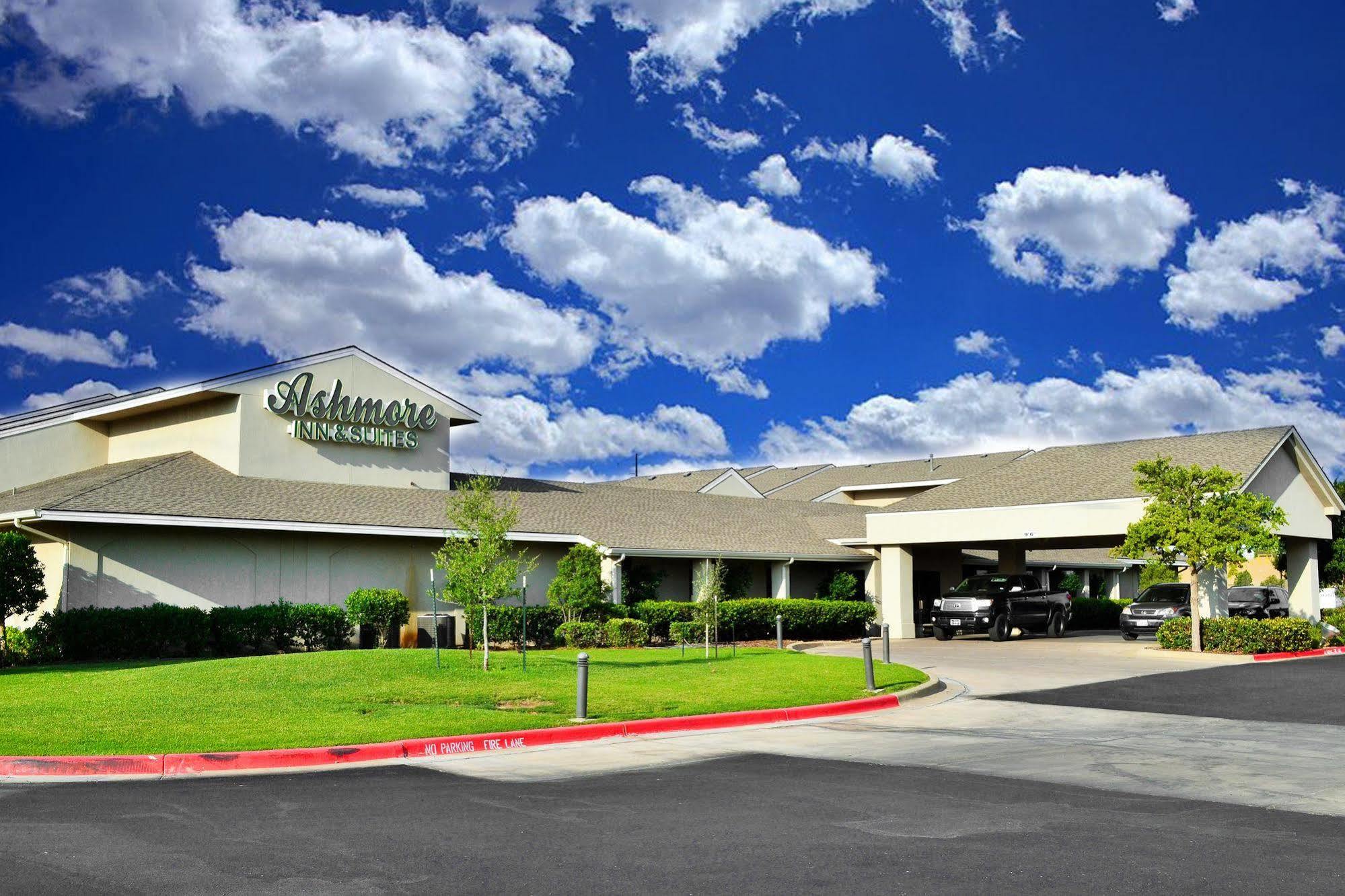 Ashmore Inn And Suites Lubbock Exterior photo